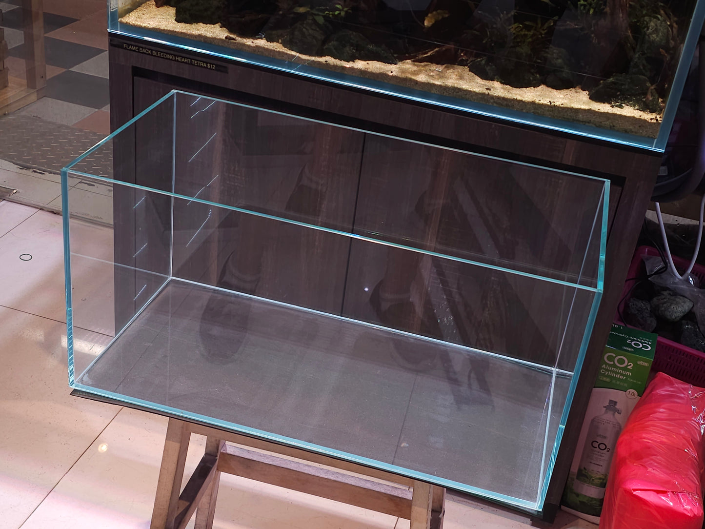 AA crystal glass tank 60x30x30cm comes with mat